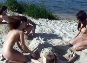 Naked katherine herzer Katherine Heigl